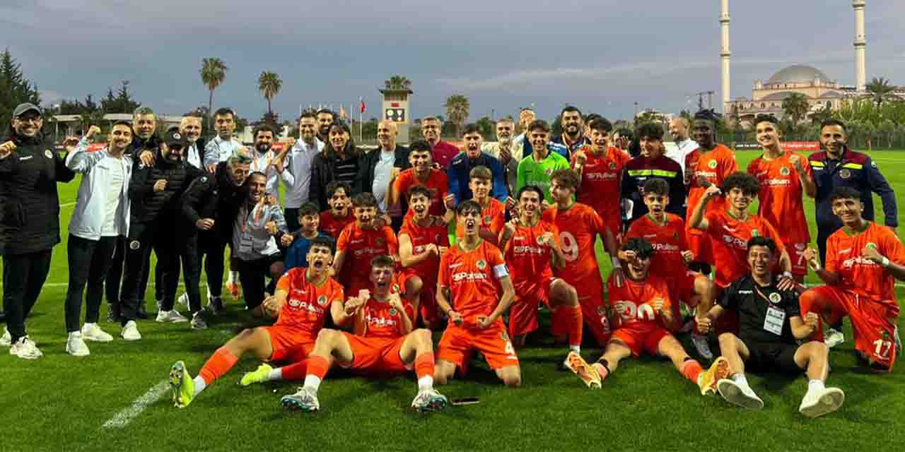 Tayfun Solak’ın Alanyaspor U15 takımı Türkiye ikincisi oldu