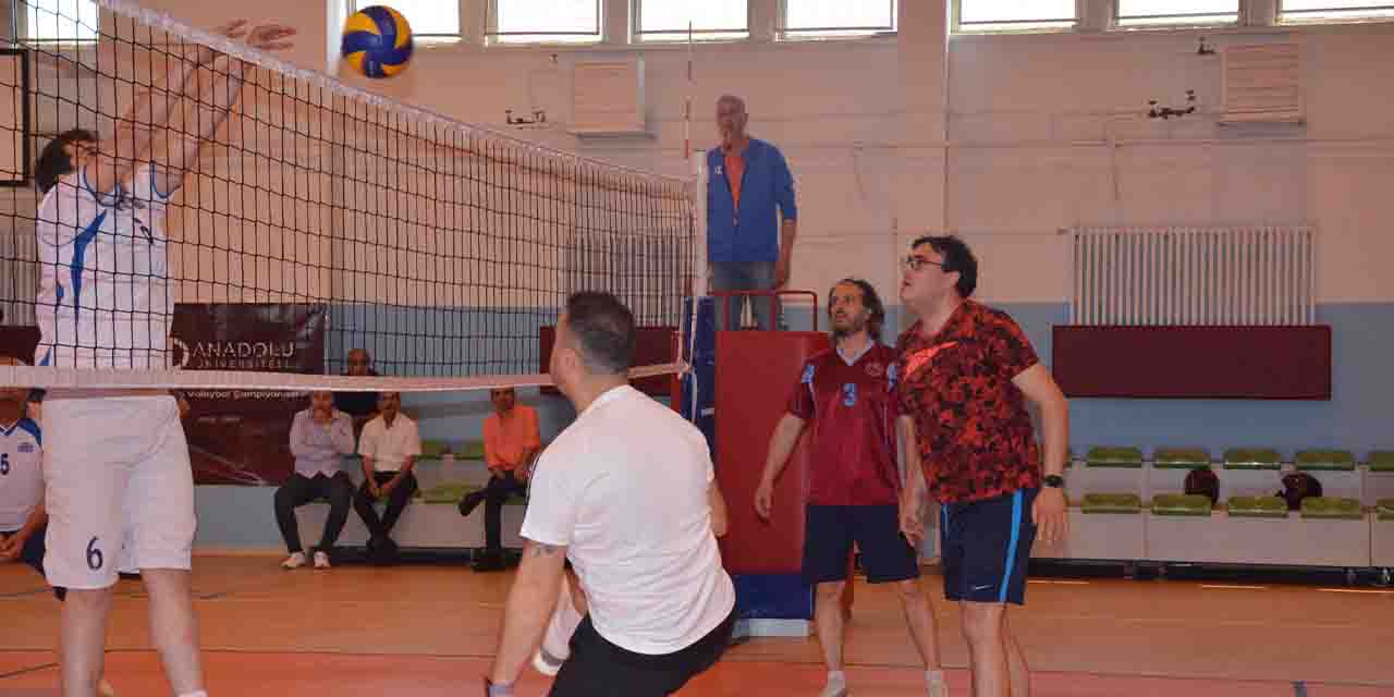 Anadolu Üniversitesi Personel Voleybol Turnuvası başladı