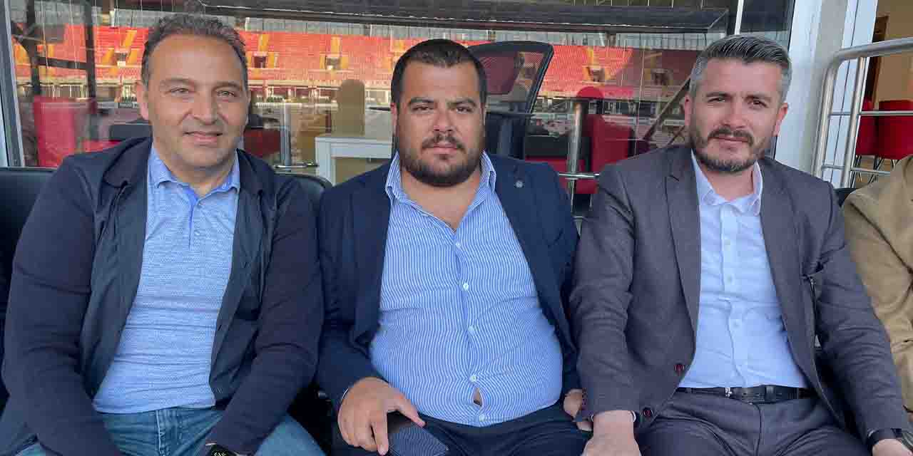 Fuat Çapa tribünde