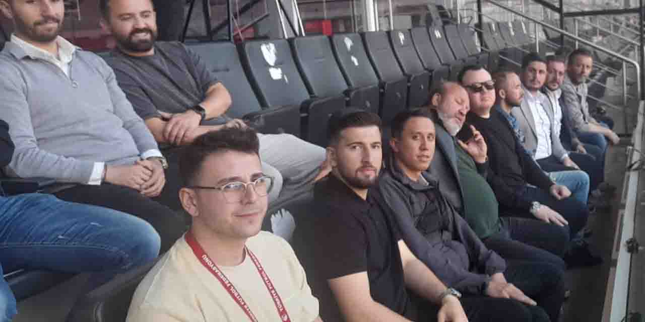 Eskişehirspor yönetimi tam kadro tribünde