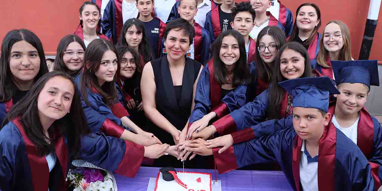 Şehit Yunus Baykal Ortaokulunda mezuniyet coşkusu