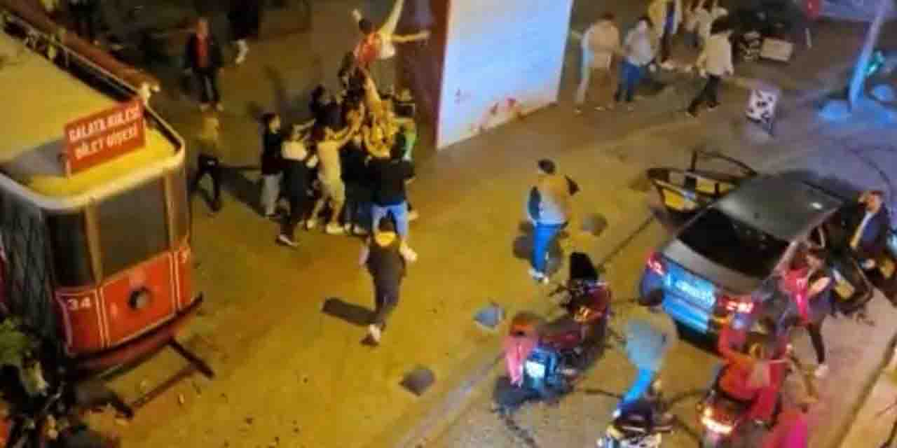 Beyoğlu'nu dumana boğan eğlence vatandaşlardan tepki topladı