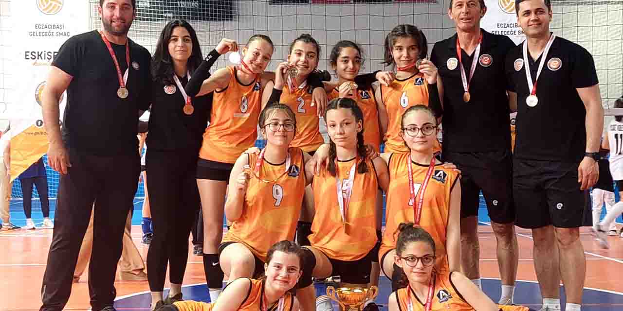 Mini Kızlarda Anadolu Kolej farkı