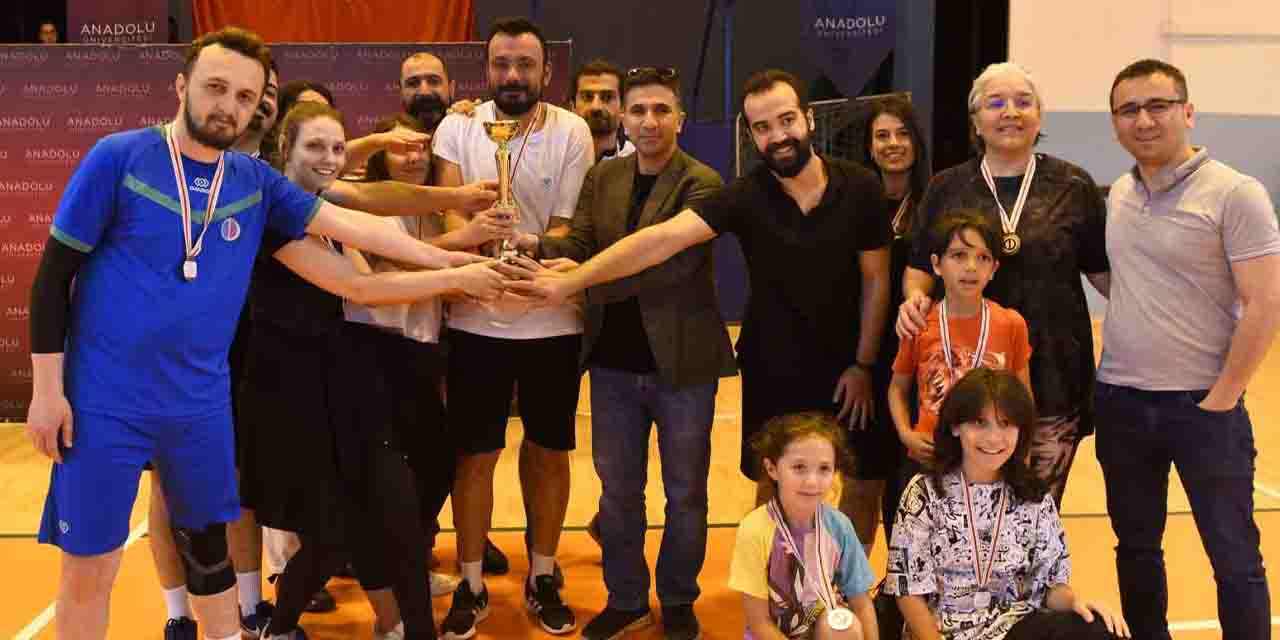 Voleybol turnuvasının şampiyonu AÖF