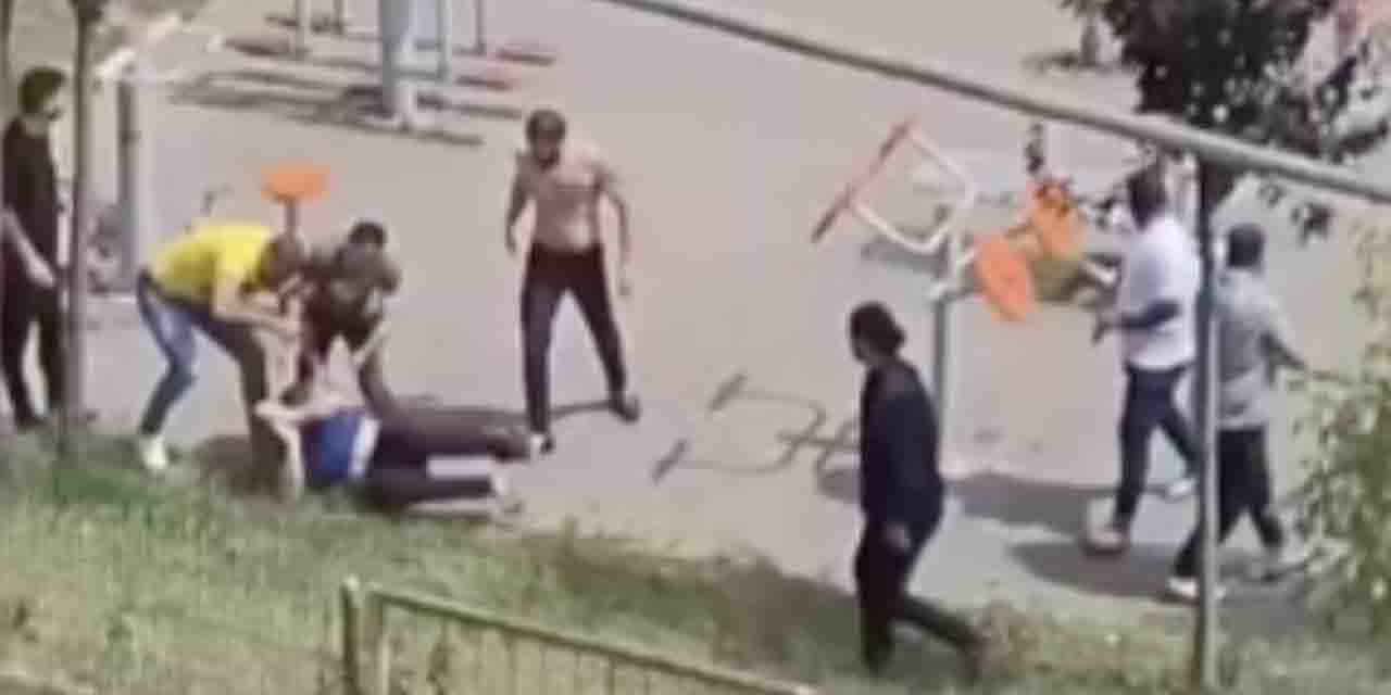 Çocuk parkında dehşet görüntüler: 2 kişi silahla vuruldu
