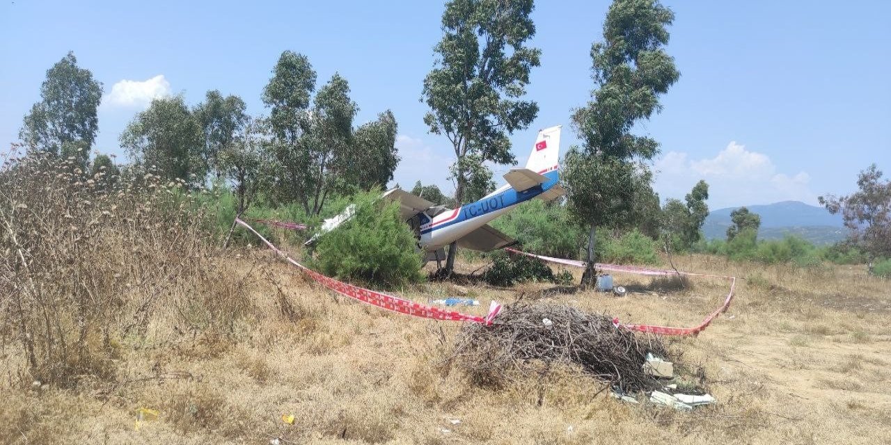 İzmir Selçuk’ta özel bir uçak araziye düştü