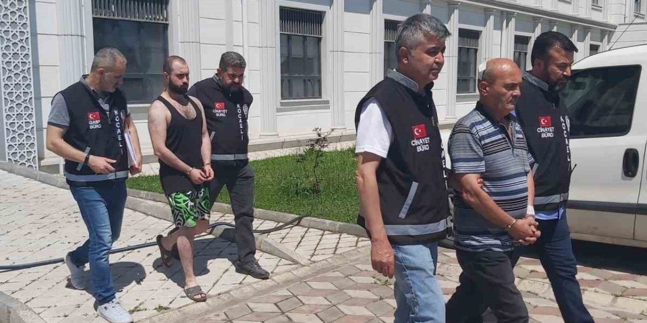 Komşularını baltayla ağır yaralayan baba ve oğul tutuklandı