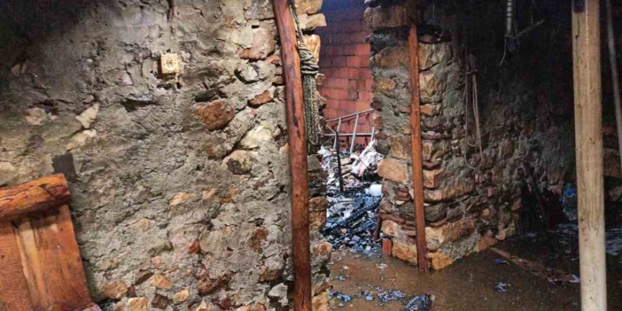 Ocakta unutulan kızartma yağı yangın çıkarttı