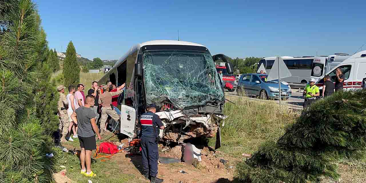 Eskişehir'de yolcu otobüsü kaza yaptı: 35 yaralı (Video haber)