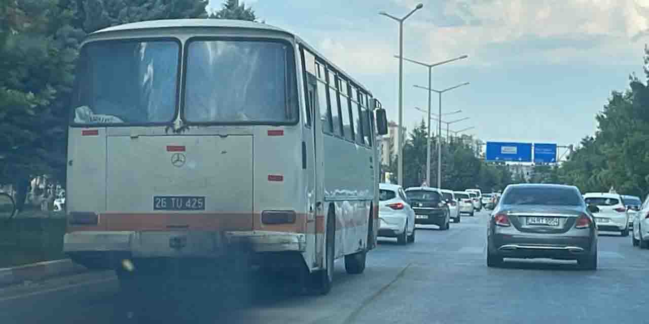 Eskişehir'de zehir saçan belediye otobüsü tepki çekti