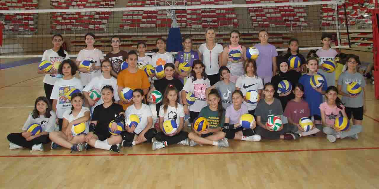 Eskişehirli kızların voleybol aşkı!