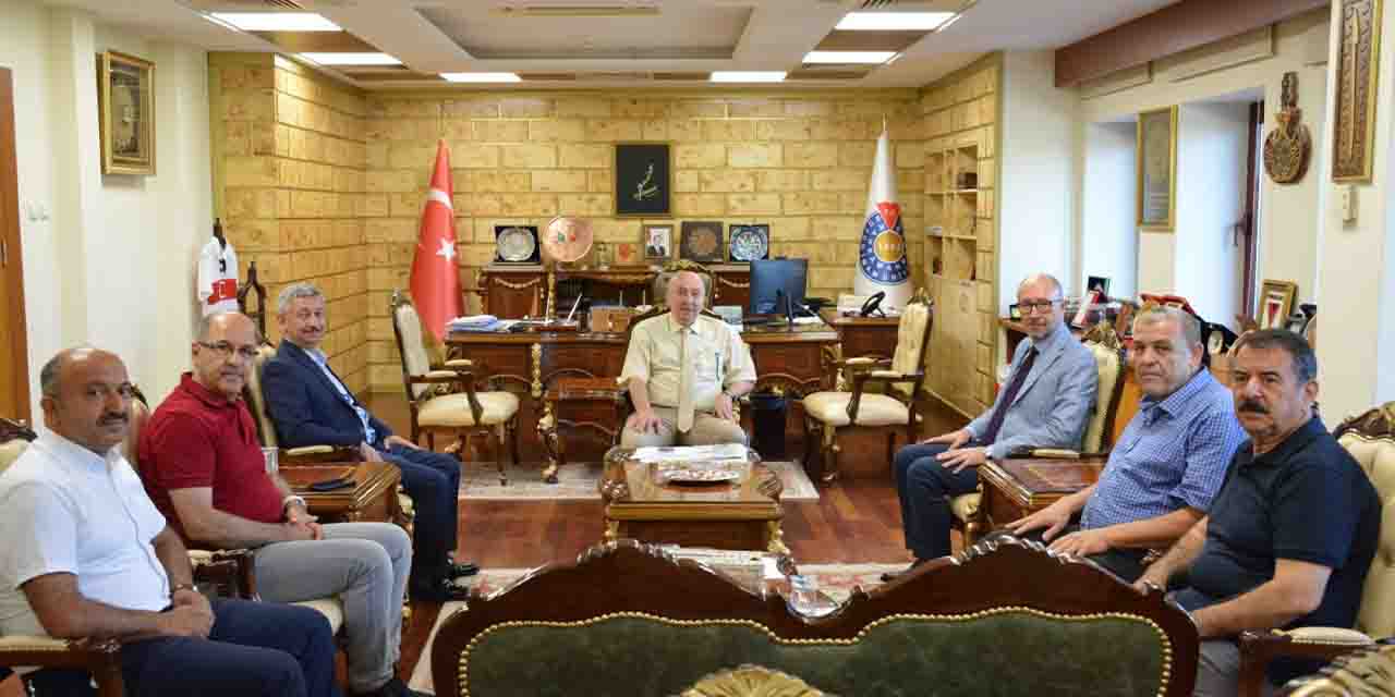 Anadolu Üniversitesi'nin deprem bölgesine yardımları sürüyor