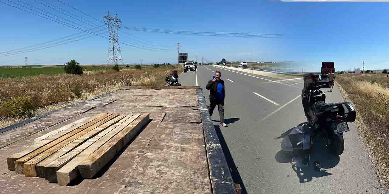 Tekirdağ'da tır dorsesinden düşen kalas kazaya sebep oldu
