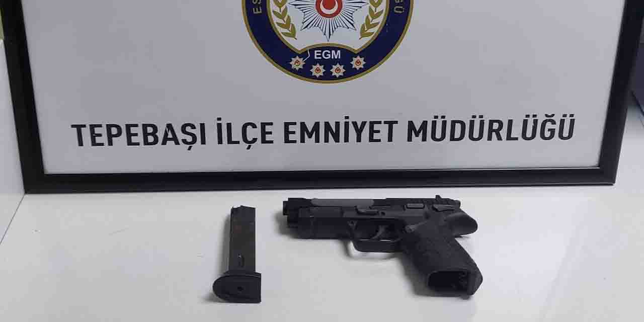 Eskişehir'de bodruma gizlenmiş silah ele geçirildi