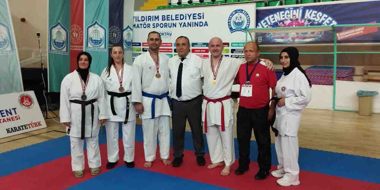 Veteran karateciler kürsüye çıktı