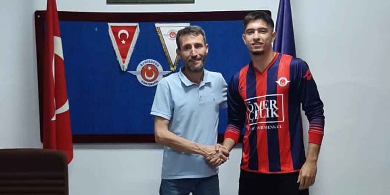 Atakan Şahintürk Demirspor’a imzayı attı
