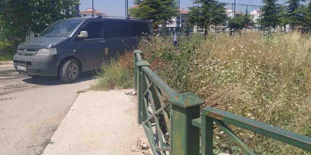 Eskişehir'de kazaya davetiye: Sürücüler tedirgin!