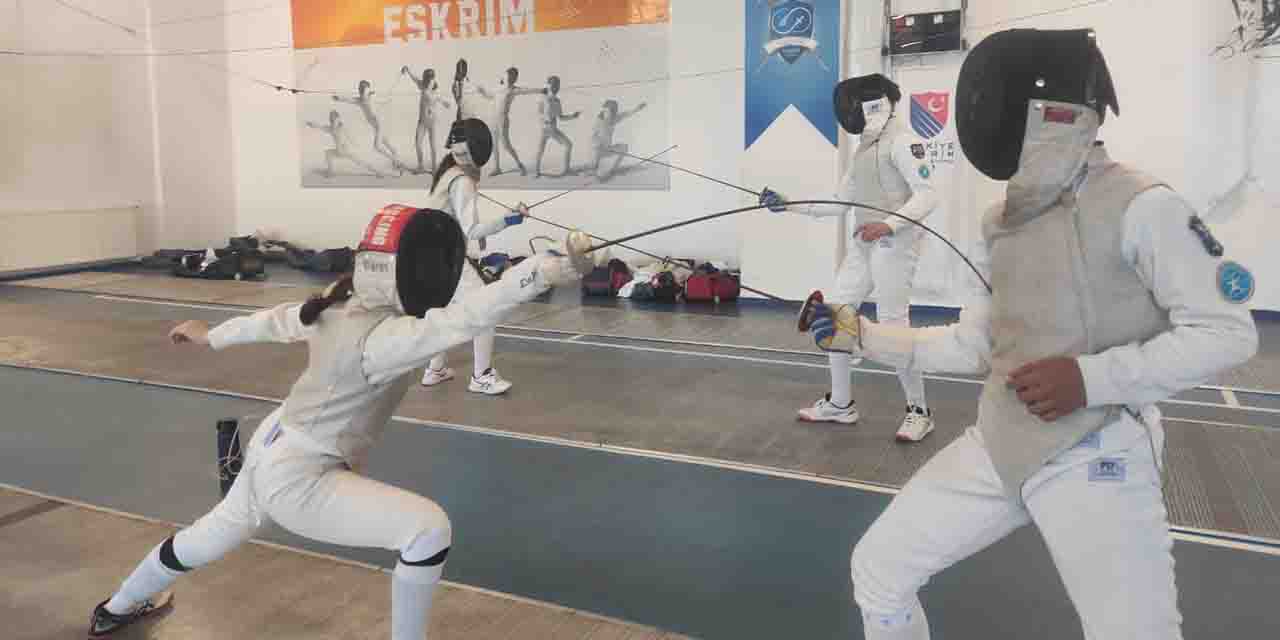 Eskişehir'de kılıçlar sağlam çekildi