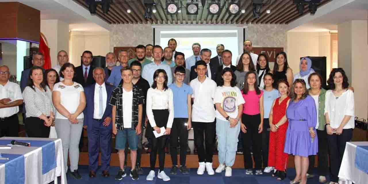 LGS'de başarı gösteren Odunpazarı öğrencileri ödüllendirildi