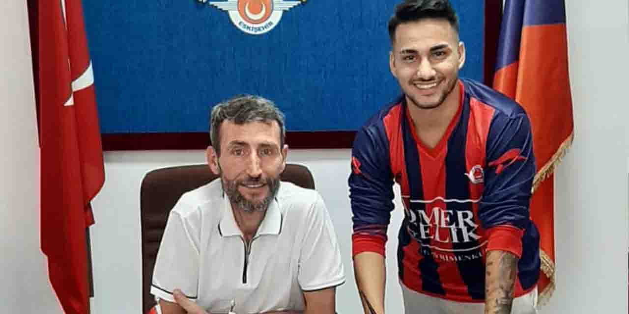 Demirspor’da bir imza daha