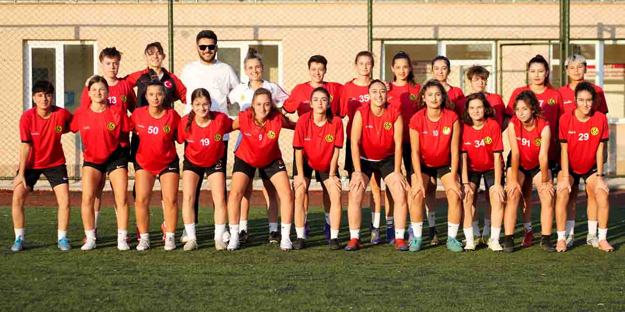 Eskişehirspor Kadın Futbol'un hedefine ulaşması için bir ihtimal daha var