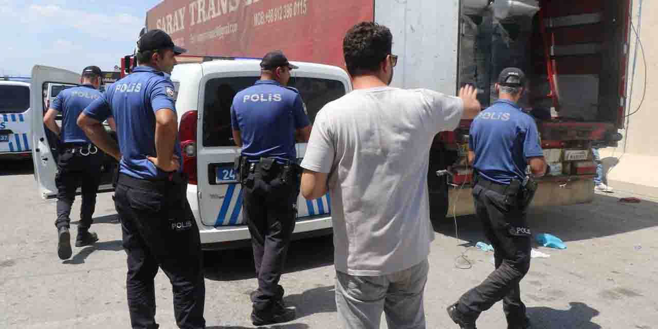 Erzincan'da tırın dorsesinden 70 kaçak çıktı