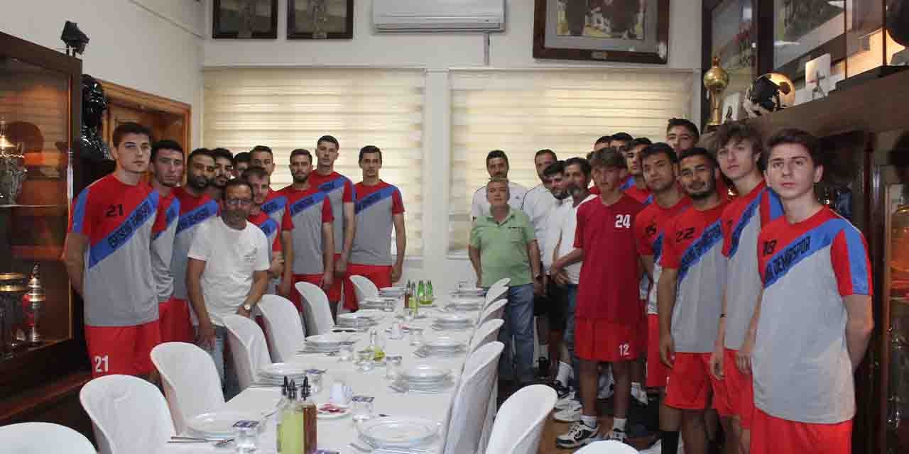 Demirspor’un tarihi müzesi futbolculara kapılarını açtı