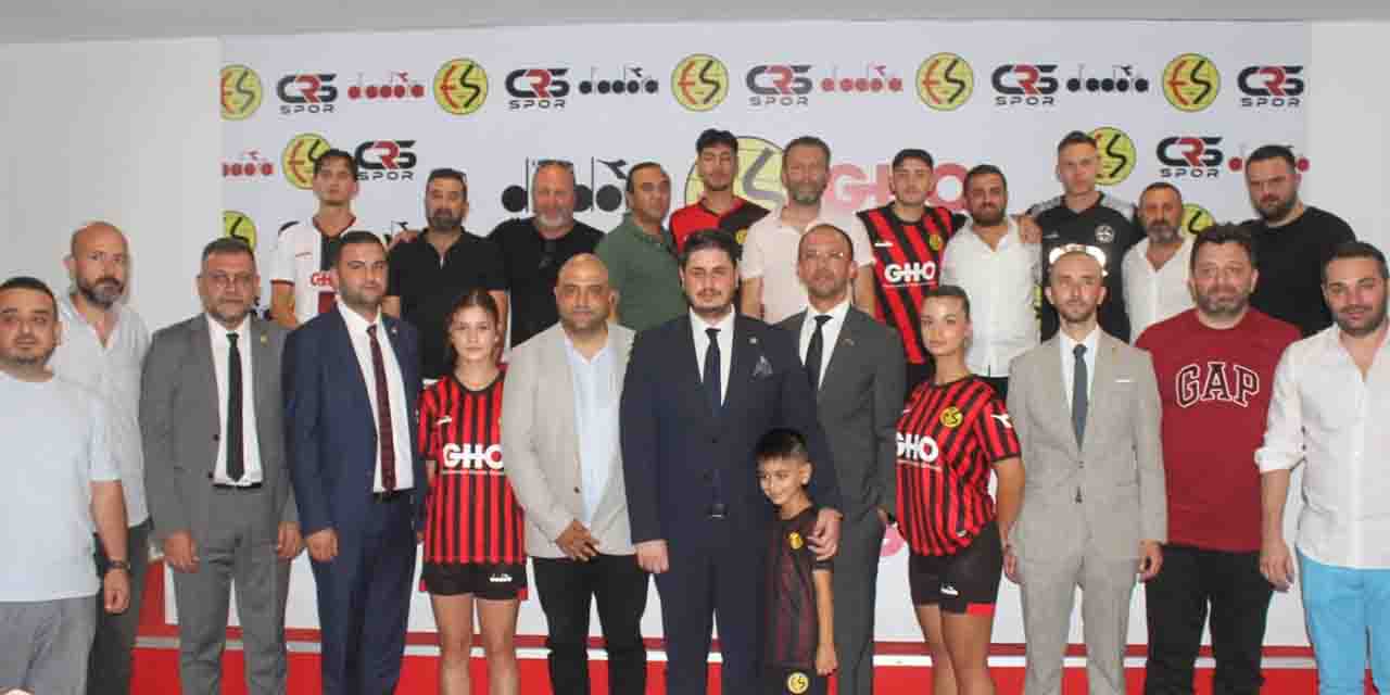 Eskişehirspor'un yeni sezon formaları tanıtıldı