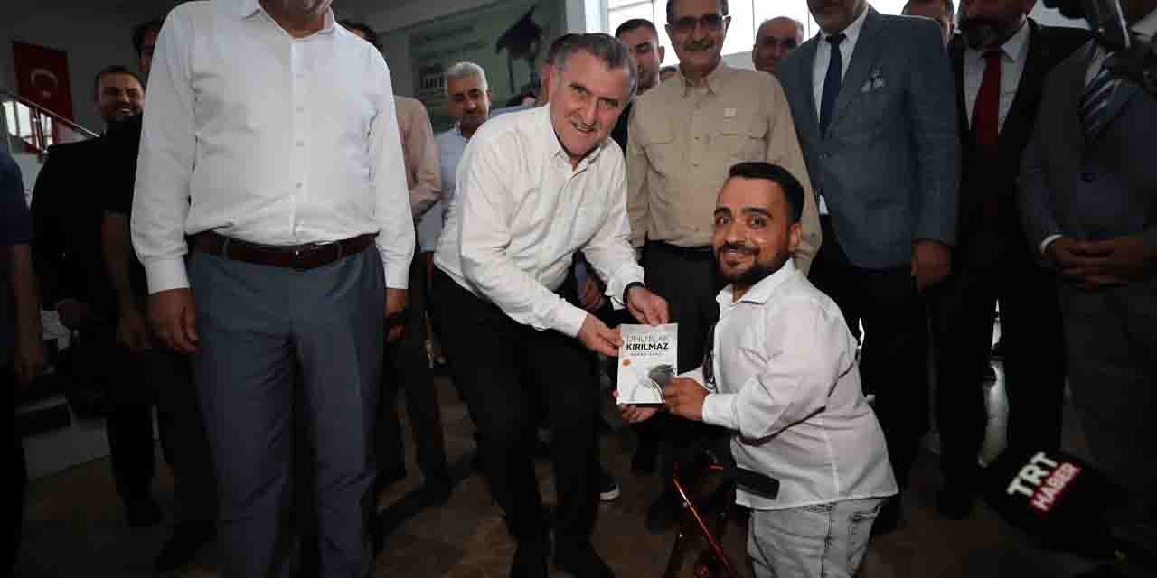 Cam kemik hastası Burak Sakçı'dan Spor Bakanı'na özel hediye