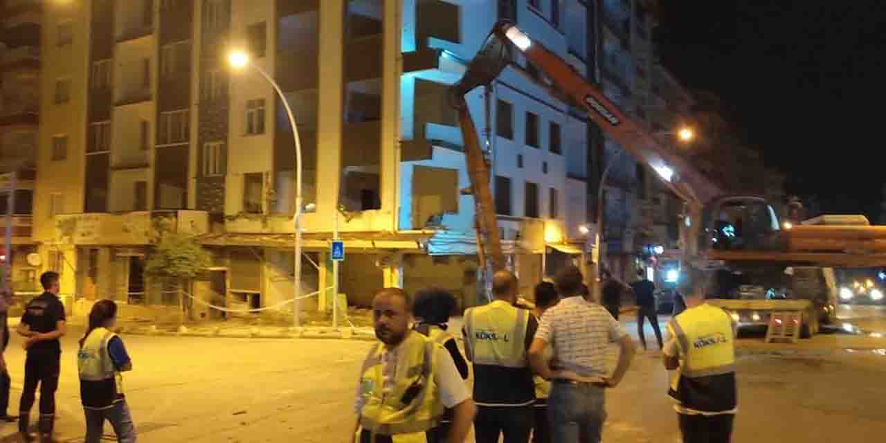 Tehlike saçan bina yıkıldı