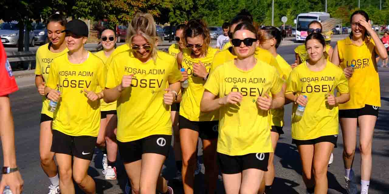 LÖSEV gönüllüleri Eskişehir maratonunda