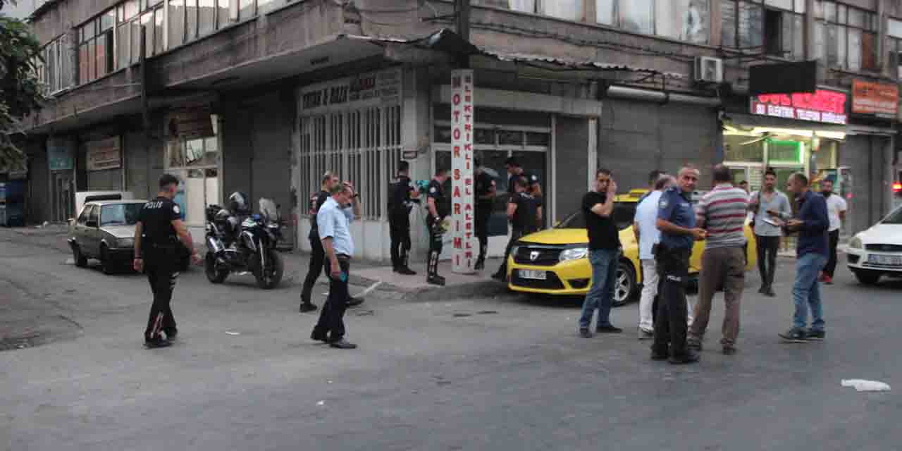 Makineli tüfekle kıraathaneyi bastılar
