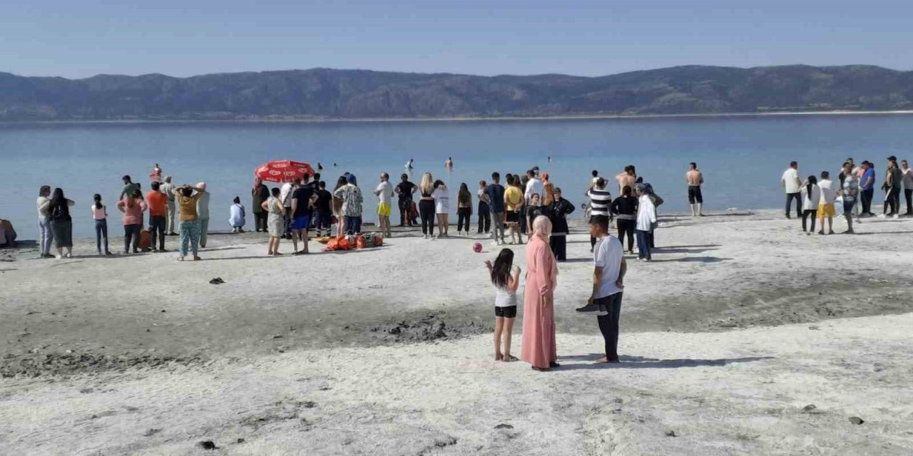 Salda Gölü az kalsın mezarları oluyordu