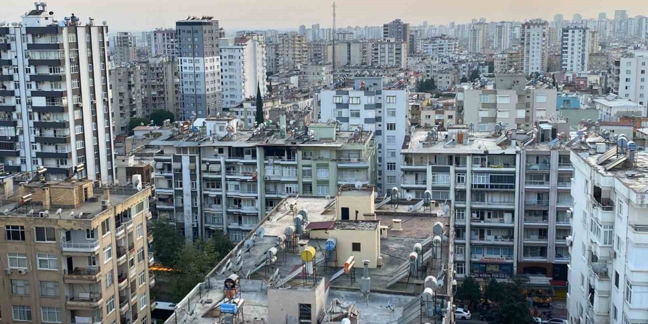 Adana’da apartmanda yangın