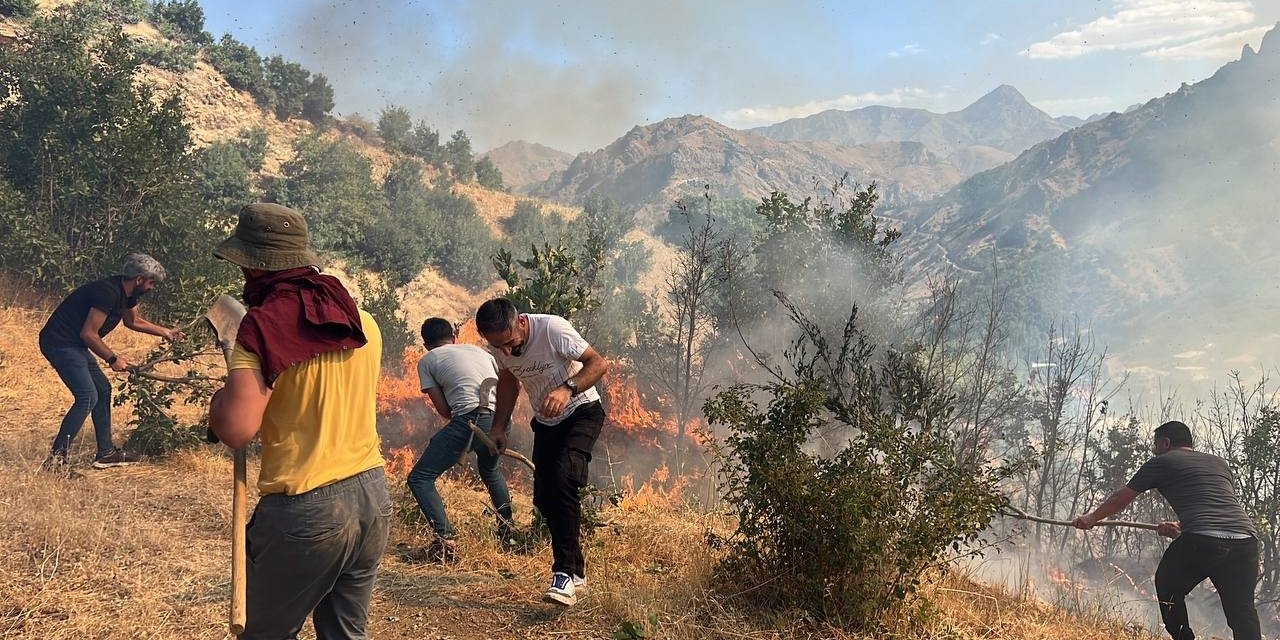 Hakkari'de korkutan yangın