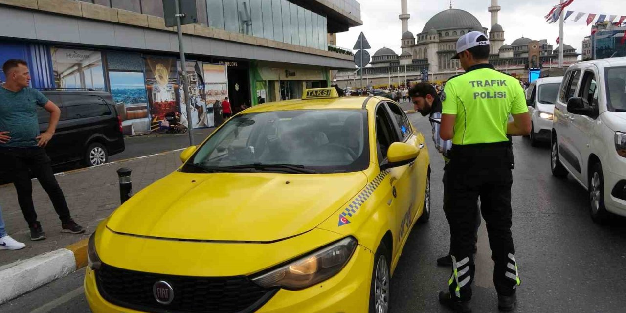 Taksim’de taksilere sıkı denetim