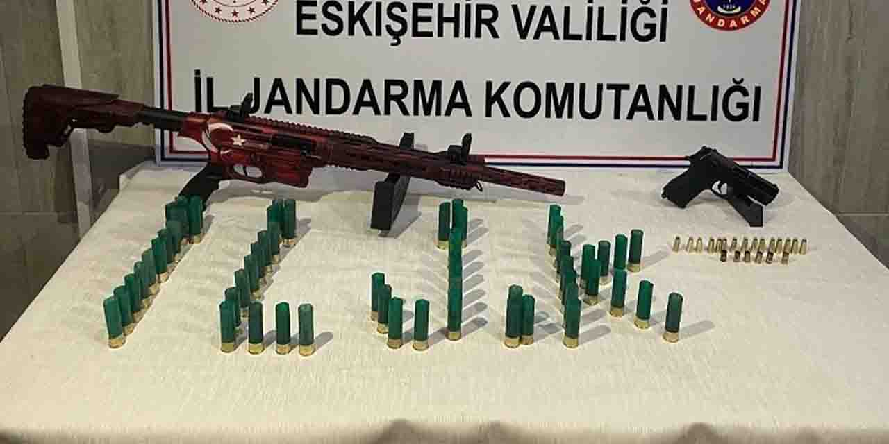 Eskişehir'de havaya ateş açan magandalara polisten darbe
