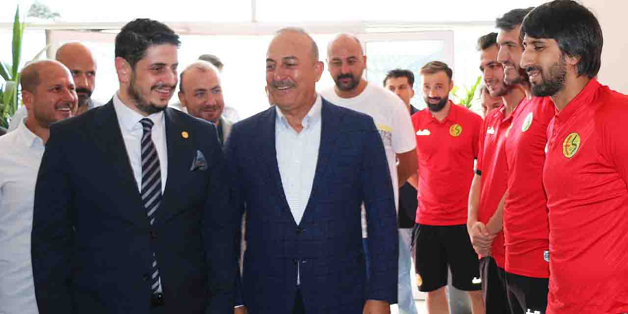 Mevlüt Çavuşoğlu'ndan Eskişehirspor'a önemli ziyaret