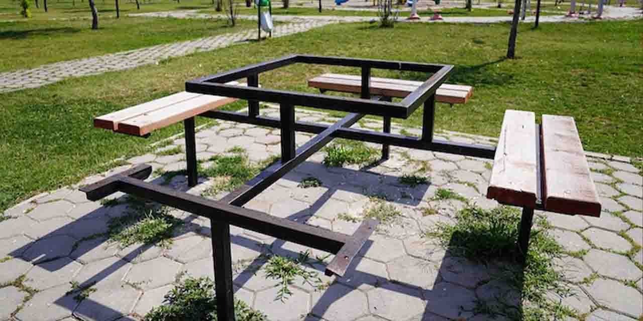 Eskişehir'de magandalar koca parkı dağıttı