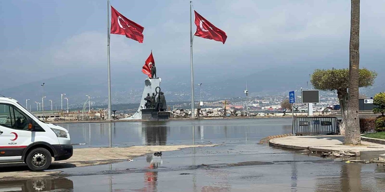 İskenderun yine sular altında kaldı