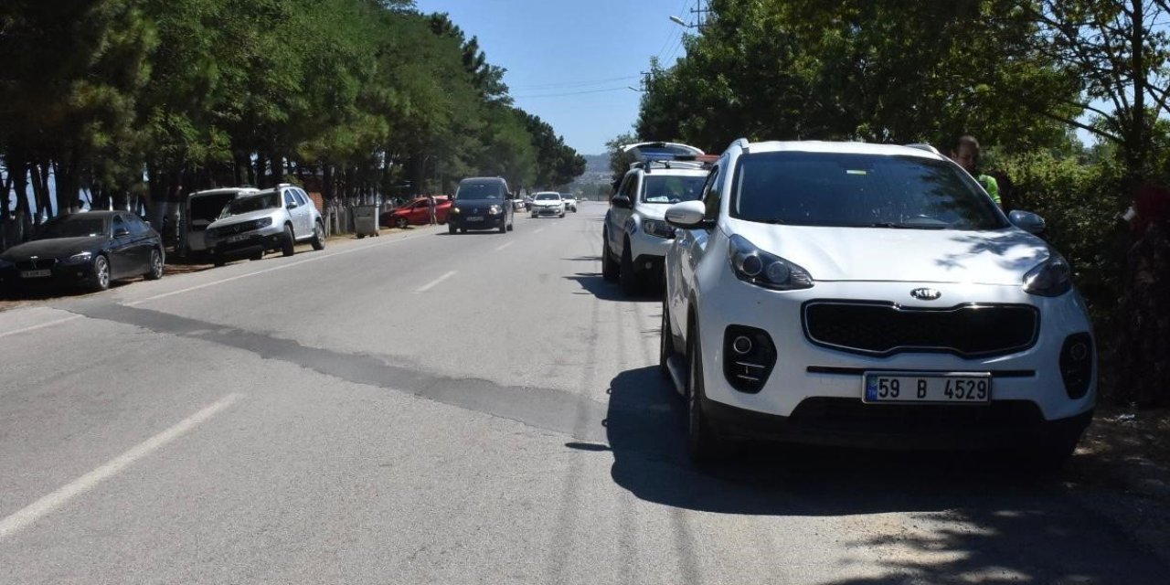 Dondurma almaya giden küçük kıza otomobil çarptı