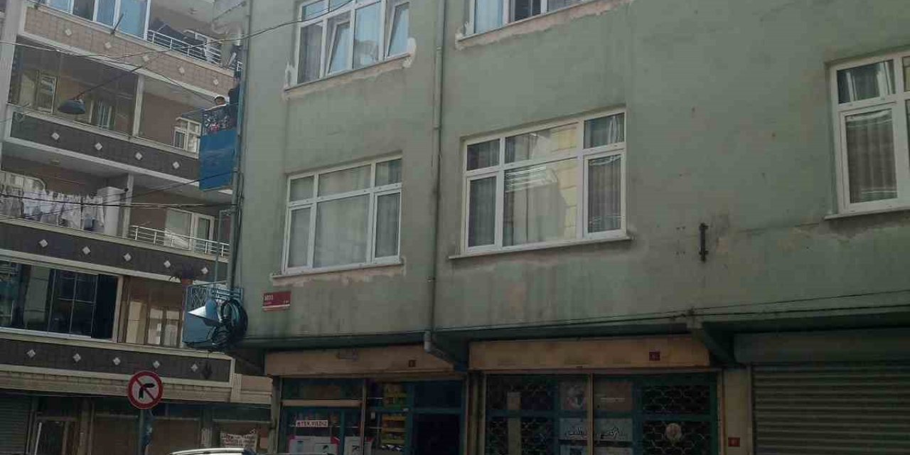 Esenler’de baba, eşi ve iki çocuğunu rehin aldı