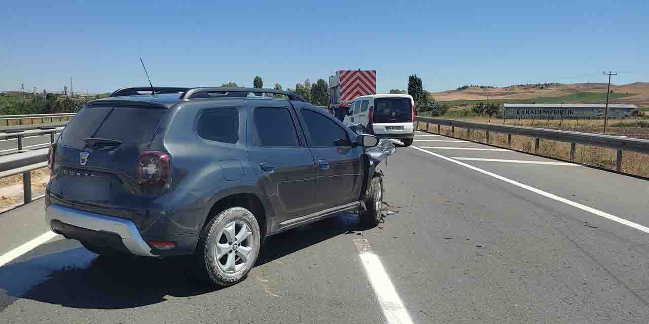 Yol çalışması yapan kamyon ile otomobil çarpıştı: 1 yaralı