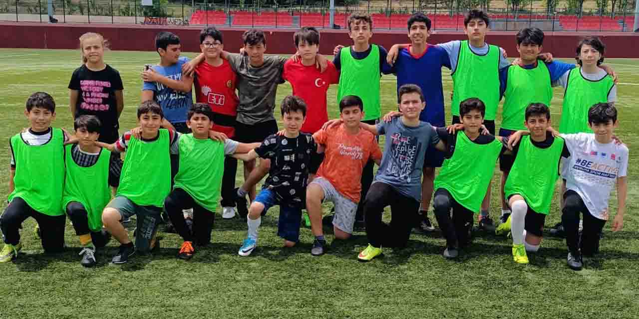Miniklerin futbol tutkusu