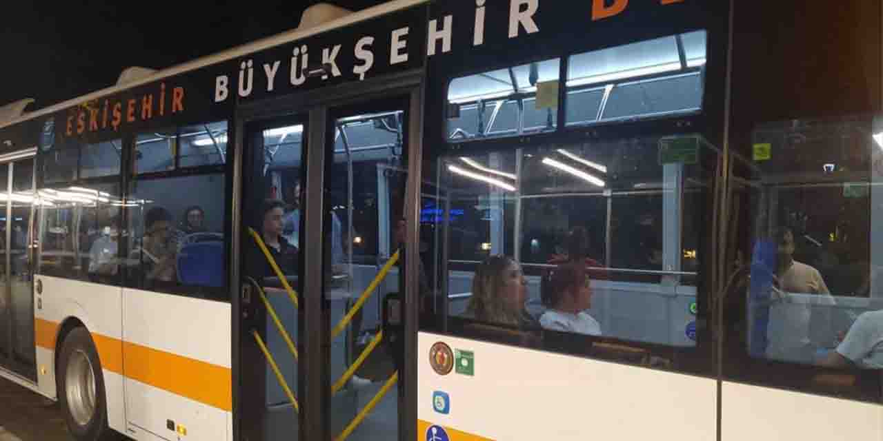 Alkollü şahıs belediye otobüsünü birbirine kattı