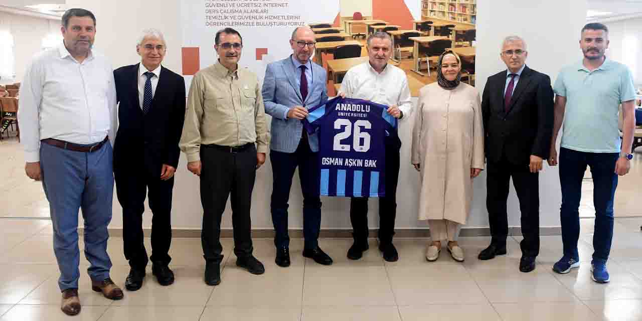 Bakan Osman Aşkın Bak Anadolu Üniversitesi'nde