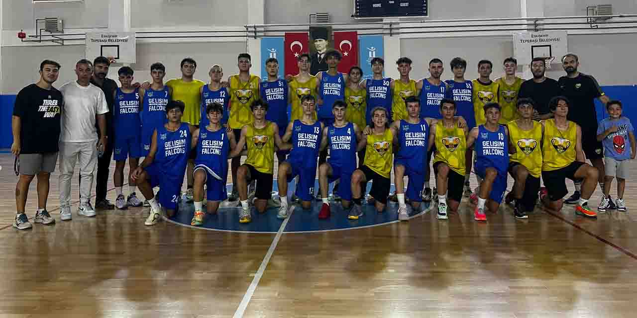 Gelişim Falcons ekibi özel maçta