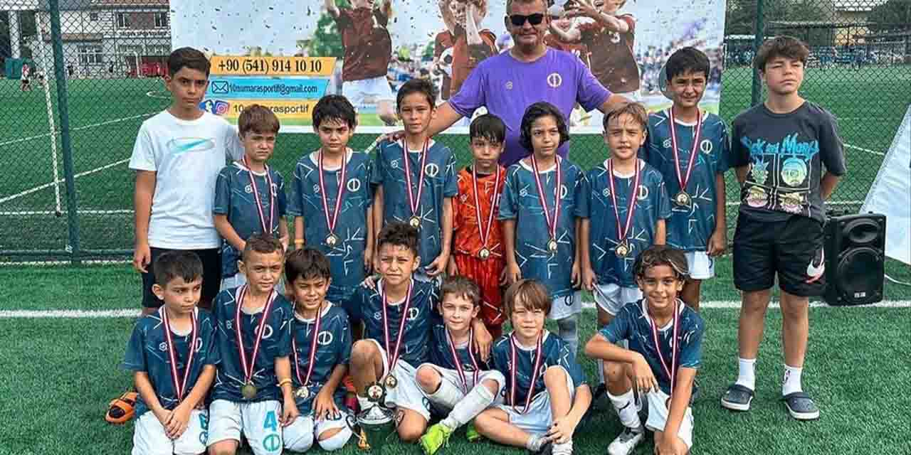 Eskişehir'in minik sporcuları Yalova'dan mutlu döndü