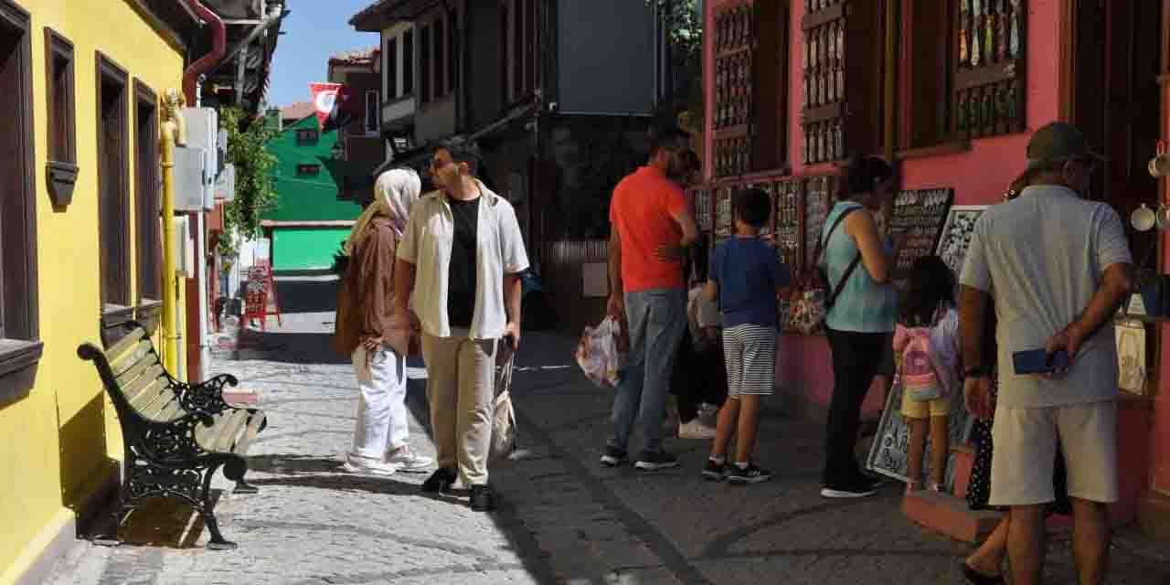 Eskişehir'e turist akını devam ediyor