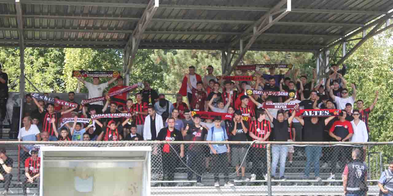 Eskişehirspor taraftarlarından tam destek